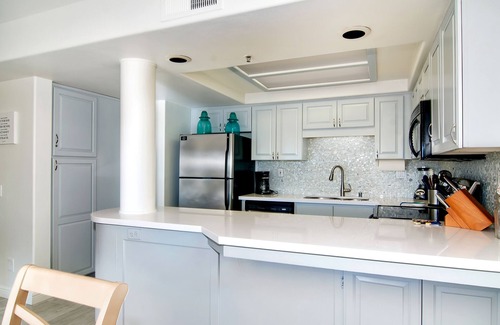 Imperial Beach Apartment | Gorgeous 2 Bedroom on the beach with Pool