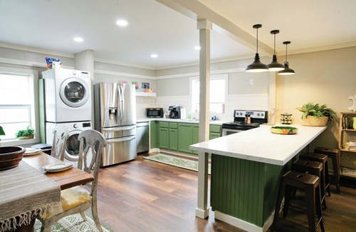 Clanton House | Gorgeous 2BR Home Fast WiFi Pet Friendly