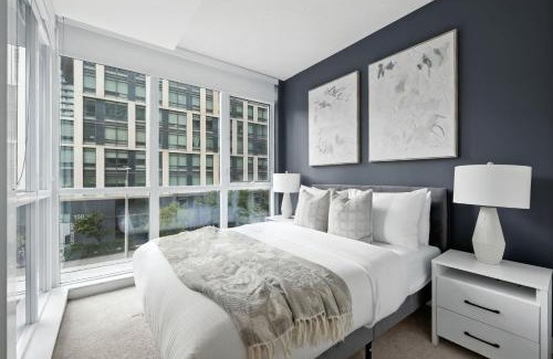 CityPlace Apartment | Gorgeous 2BR in Downtown Toronto w City Views