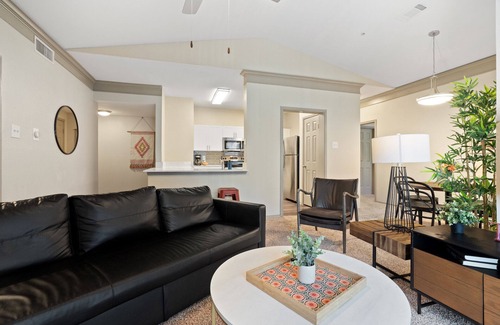 North Burnet Apartment | Gorgeous 2BR next to the Domain 4004