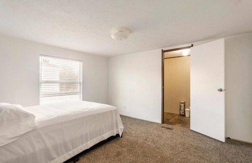 Dale House | Gorgeous 3BR Guest House - Near COTA F1s & Airport