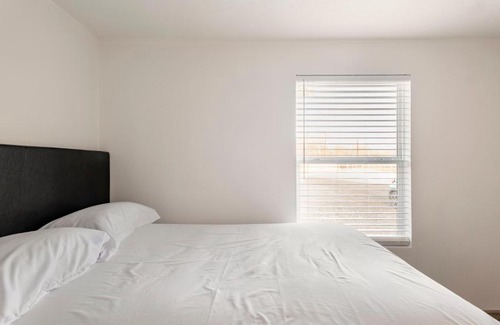 Dale House | Gorgeous 3BR Guest House - Near COTA F1s & Airport