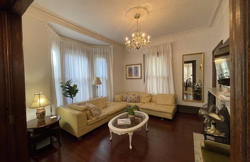 Porter Square House | Gorgeous 4+ br 3.5 ba Harvard mansion: Cambridge Cosmopolitan