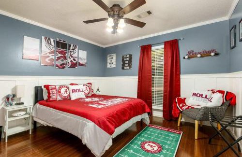 Northport House | Gorgeous Alabama Home 4 Miles to Stadium Sleeps 8