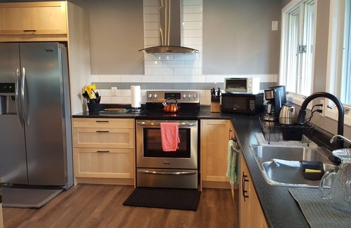 Corbyville House | Gorgeous All Season Water Front Cabin