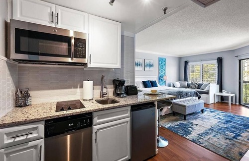 Florida Center Apartment | Gorgeous and cozy 2 miles Universal Studios condo: pool, hot tub, tennys court