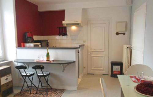 Hirel Apartment | Gorgeous Apartment In Vildé-La-Marine