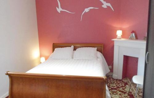 Hirel Apartment | Gorgeous Apartment In Vildé-La-Marine