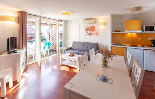 Cassen Apartment | Gorgeous Apartment In Cassen With Swimming Pool