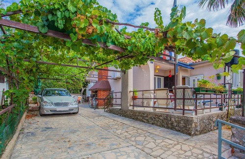 Cres Apartment | Gorgeous apartment in Cres with kitchen