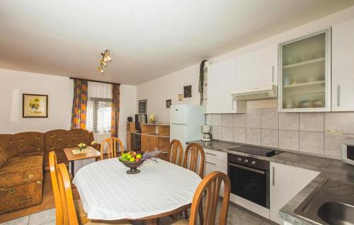 Kampor Apartment | Gorgeous Apartment In Kampor With Sauna