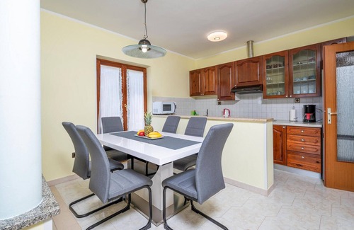 Ravni Apartment | Gorgeous apartment in Labin with WiFi