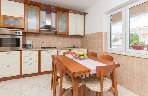 Komoseva Apartment | Gorgeous apartment in Mali Iz with WiFi