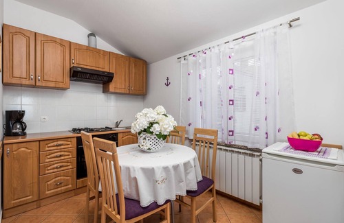 Rukavac Apartment | Gorgeous apartment in Rukavac with WiFi