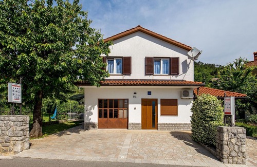 Rukavac Apartment | Gorgeous apartment in Rukavac with WiFi