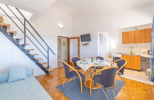 Stinica Apartment | Gorgeous apartment in Stinica with WiFi