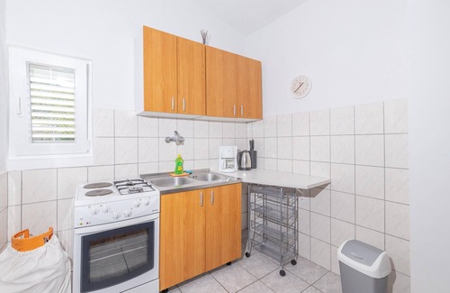 Stinica Apartment | Gorgeous apartment in Stinica with WiFi