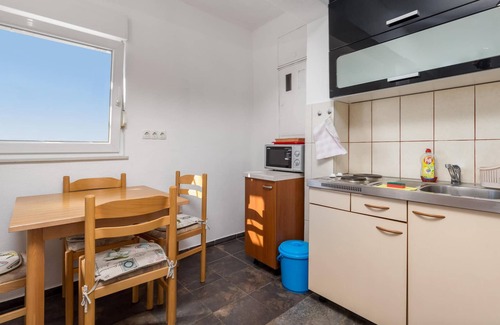 Vratarusa Apartment | Gorgeous apartment in Senj with kitchen