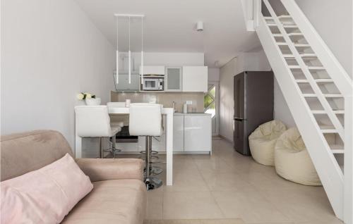 Stinica Apartment | Gorgeous Apartment In Stinica