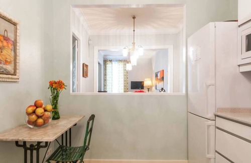 Eixample Apartment | Gorgeous apartment on sought after pedestrian street - Casa Granada