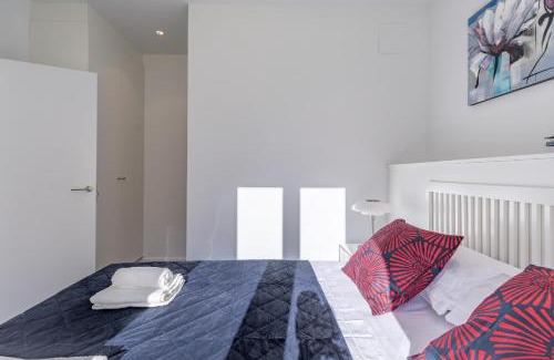 La Petxina Apartment | Gorgeous Apt with a Large Private Terrace