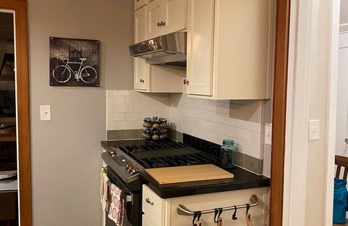 Maplewood House | Gorgeous Art Home. Family, pets, friends, welcome!