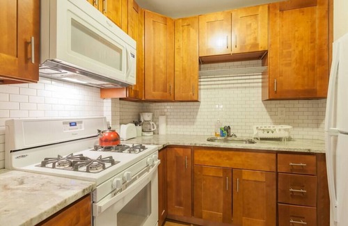 North End Apartment | Gorgeous Boston N. End spacious 2Bd,-1BA-parking