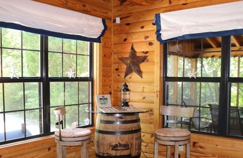 Cub Run House | Gorgeous cabin on Lake Nolin