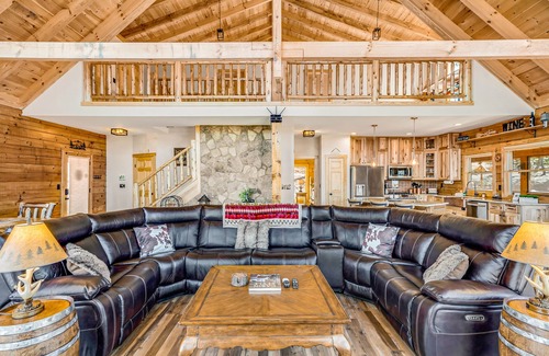 Dahlonega Cabin | Gorgeous cabin with indoor & outdoor fireplaces, huge deck, & hot tub