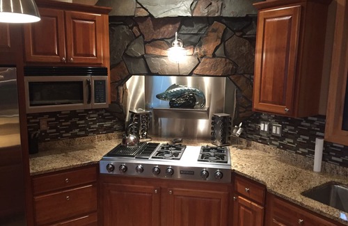 Washburn House | Gorgeous Chalet on Lake Superior - Snowmobile/ATV Trails 100 yds from the Door!