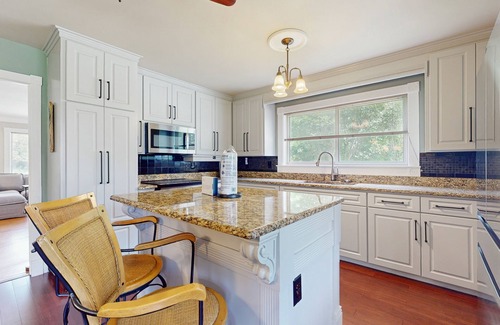 Warrington House | Gorgeous coastal home, dog-friendly and easy beach access