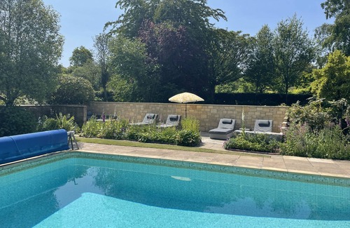 Buckland Newton Cottage | Gorgeous cottage with heated swimming pool