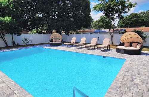 Arlington House | Gorgeous Florida Pool and Spa Home