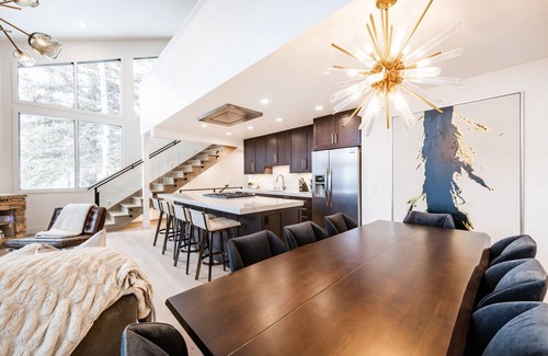 Deer Valley Condo | Gorgeous Full Remodel-Silver Lake Village; walk to ski lifts & Stein's; Theatre