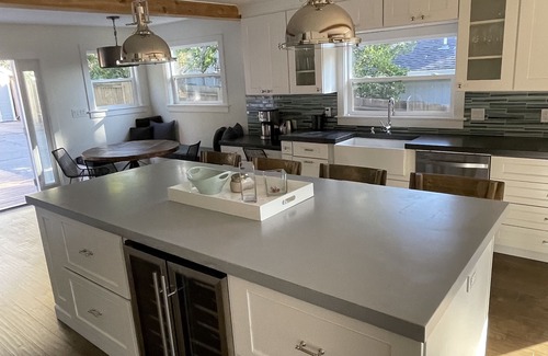 Healdsburg House | Gorgeous Healdsburg house in town. Great location, fire pit, yard, huge kitchen!