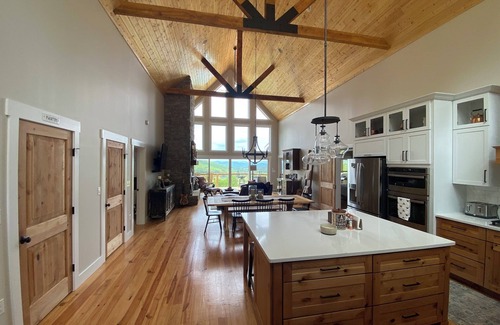 Lexington House | GORGEOUS home 8 mi from VMI & W&L, 5 bedrooms with VIEWS of House mountain