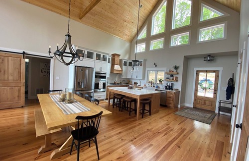 Lexington House | GORGEOUS home 8 mi from VMI & W&L, 5 bedrooms with VIEWS of House mountain