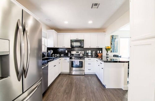 Las Vegas House | Gorgeous home away from home 3 bed 3 bath W/pool