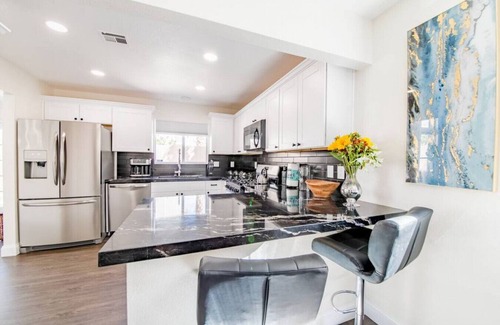 Las Vegas House | Gorgeous home away from home 3 bed 3 bath W/pool