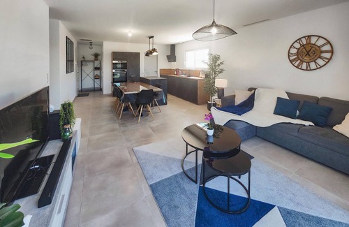 Bassan House | Gorgeous home in Bassan