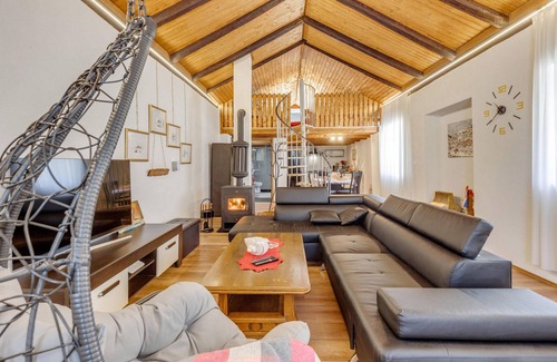 Ledenice House | Gorgeous home in Bater