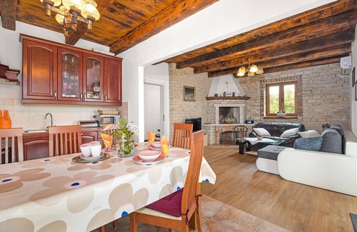 Cabrunici House | Gorgeous home in Cabrunici with WiFi