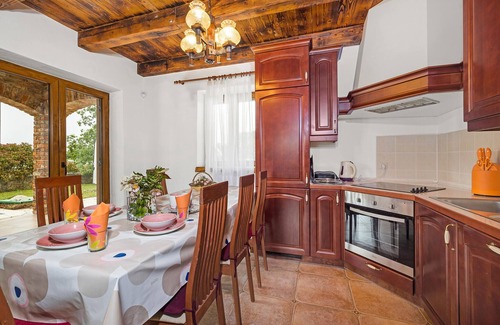 Cabrunici House | Gorgeous home in Cabrunici with WiFi