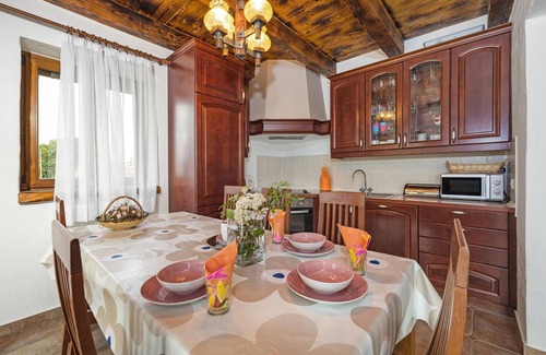 Cabrunici House | Gorgeous home in Cabrunici with WiFi