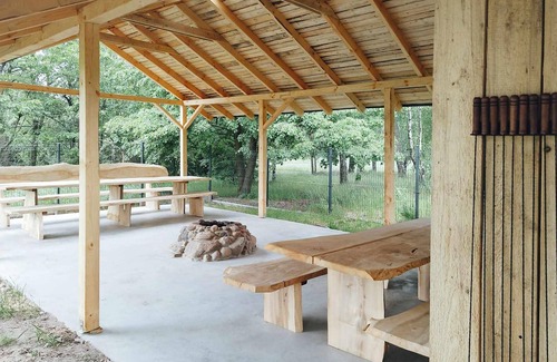 Czerniewice House | Gorgeous home in Czerniewice with WiFi