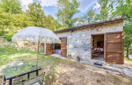 Valfabbrica House | Gorgeous home in Valfabbrica PG