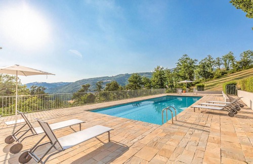 Valfabbrica House | Gorgeous home in Valfabbrica PG