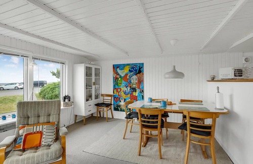 Trend House | Gorgeous home in Løgstør with kitchen