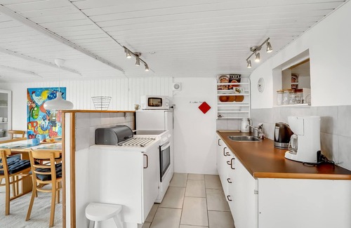 Trend House | Gorgeous home in Løgstør with kitchen