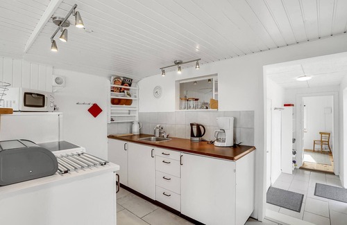 Trend House | Gorgeous home in Løgstør with kitchen
